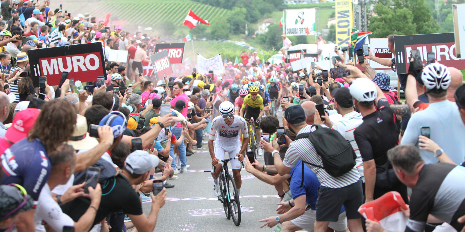 Giro-dItalia_Il-passaggio-sul-Muro-1-